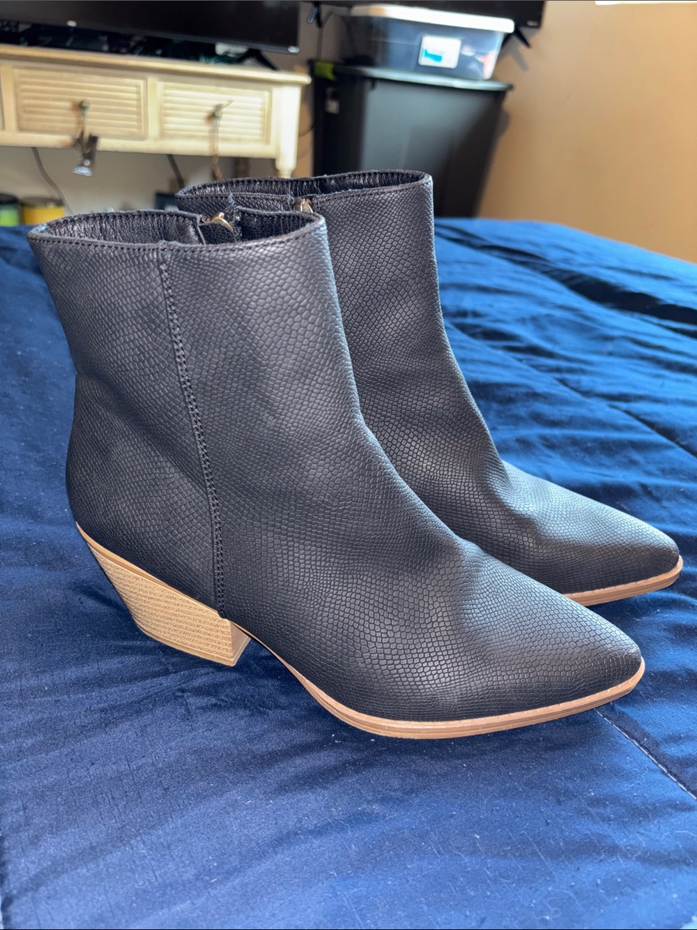 Maurices Black Textured Ankle Booties with Tan Block Heel Boots Women’s Shoe 9.5